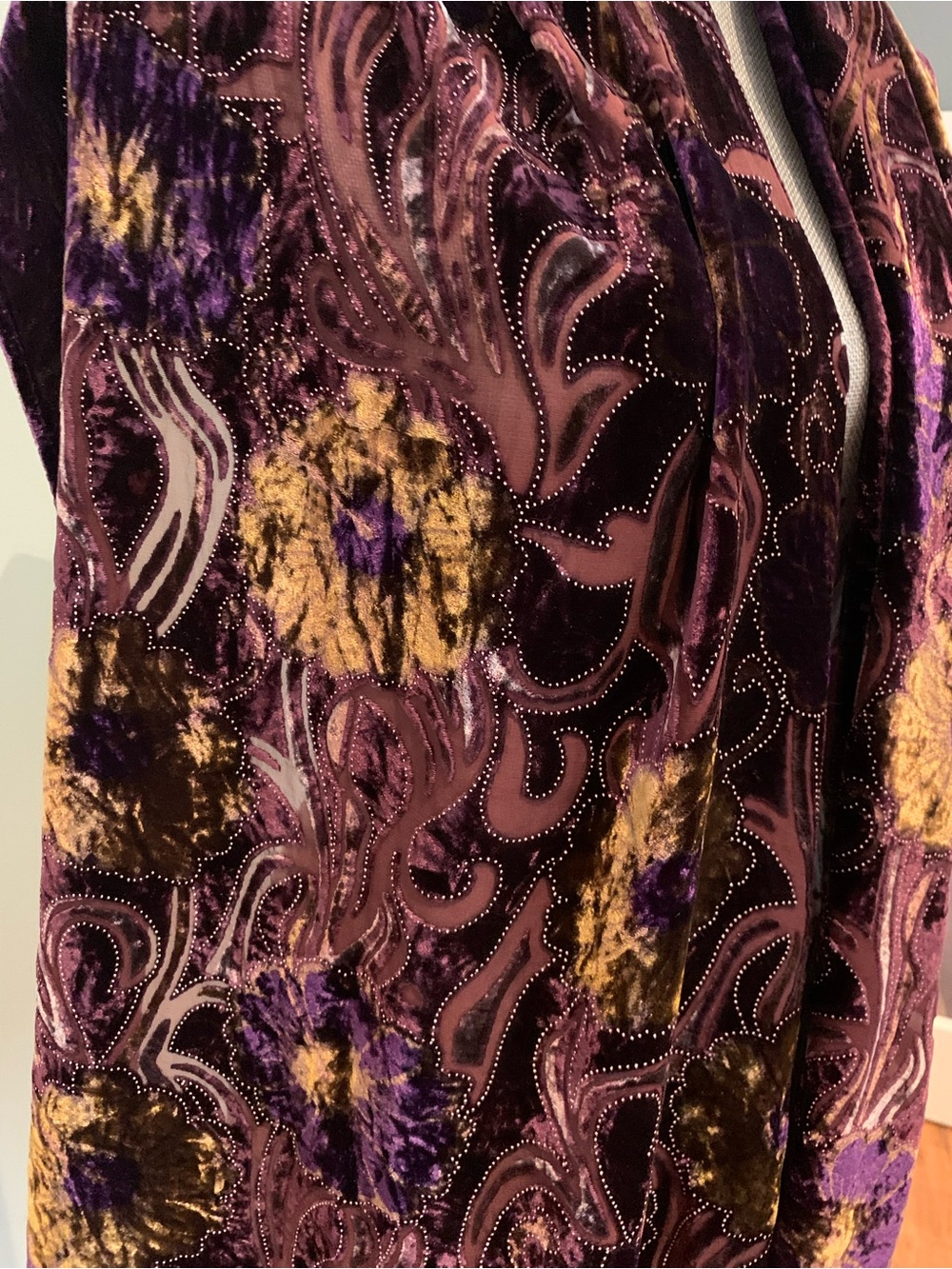 Velvet Floral Women's Shawl in Purple and Gold - Picture 7 of 12